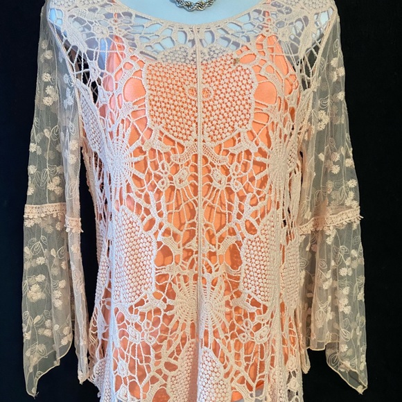 Beautiful pink cover up top - Picture 3 of 12